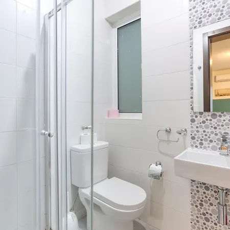 Appartement Spacious, 10 Seater Sofa, 3bed3bath With Wifi & Ac By 360 Estates Gzira