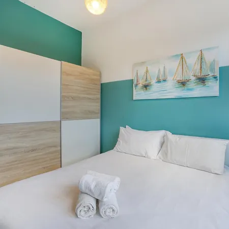 아파트 Spacious, 10 Seater Sofa, 3bed3bath With Wifi & Ac By 360 Estates 그지라