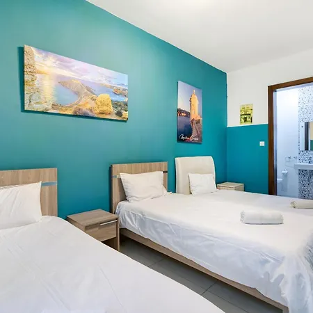 Apartment Spacious, 10 Seater Sofa, 3bed3bath With Wifi & Ac By 360 Estates Gzira