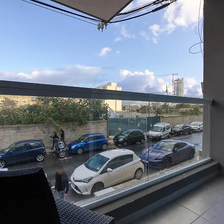 Spacious, 10 Seater Sofa, 3bed3bath With Wifi & Ac By 360 Estates Gzira