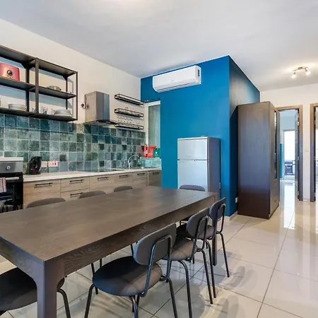 Spacious, 10 Seater Sofa, 3bed3bath With Wifi & Ac By 360 Estates