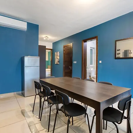 Spacious, 10 Seater Sofa, 3bed3bath With Wifi & Ac By 360 Estates