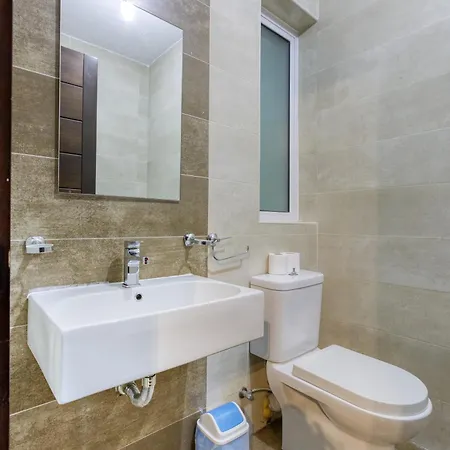 Spacious, 10 Seater Sofa, 3bed3bath With Wifi & Ac By 360 Estates 그지라