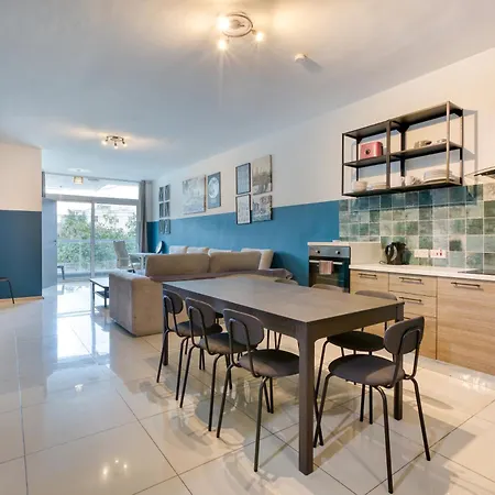 Spacious, 10 Seater Sofa, 3bed3bath With Wifi & Ac By 360 Estates Gzira