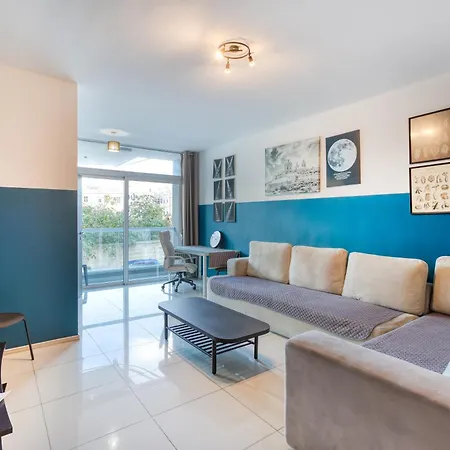 Apartment Spacious, 10 Seater Sofa, 3bed3bath With Wifi & Ac By 360 Estates